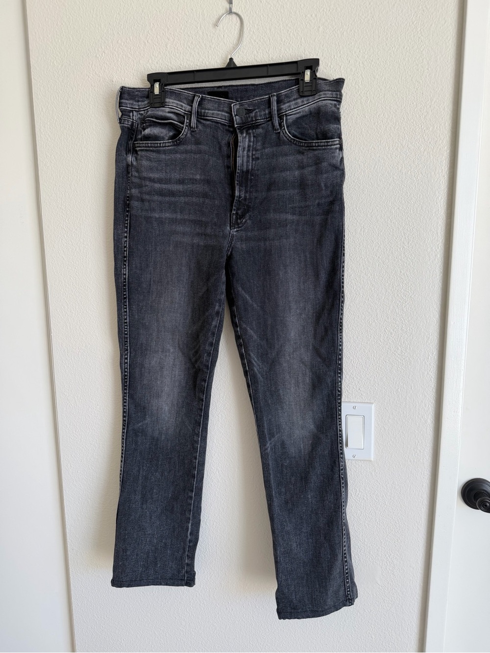 Women's High-Rise rascal slice undone hem Black Washed Jeans